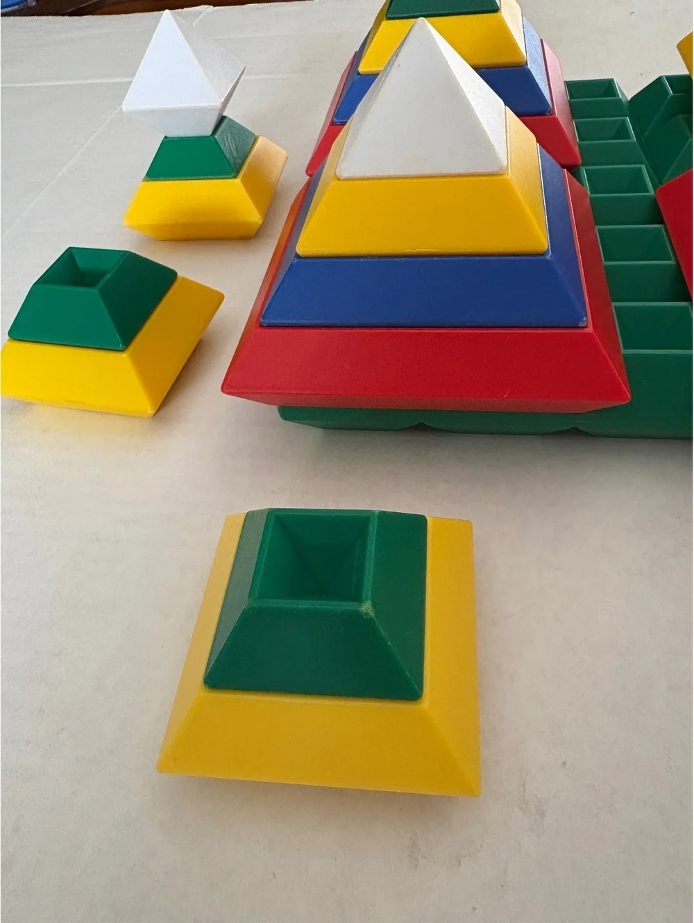 Set of wedgits with green tray